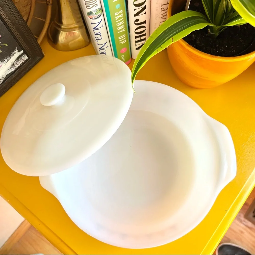 Vintage Fire King 1 quart casserole dish with lid. Anchor Hocking Candle Glow